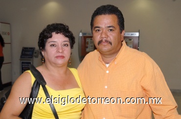 16072008
Rosa María del Toro y Amador Barrón viajaron a Guadalajara, Jal.