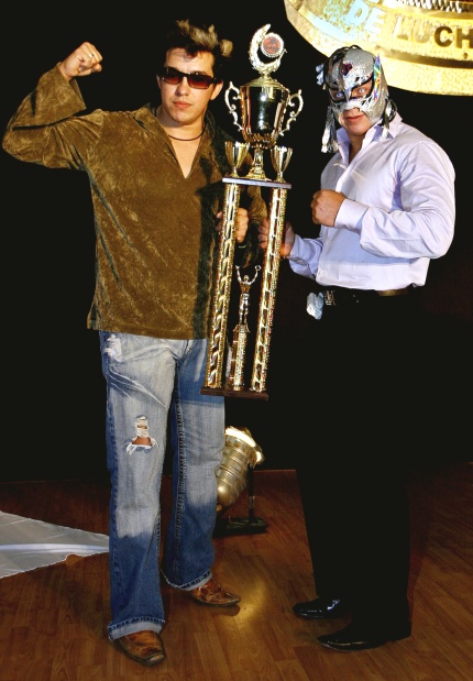 Rey Bucanero y Volador Jr, pusieron en alto en nombre de México al ganar el torneo Grand Prix 2008 en la empresa estadounidense de lucha libre TNA.