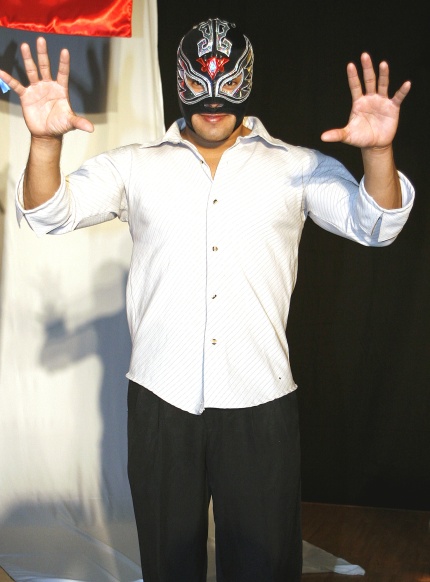Angel Azteca Jr, busca consagrarse en la 'Catedral' de la lucha libre junto con otros jovenes luchadores en el torneo 'Gran Alternativa'.