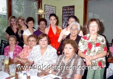 06072008
Sara Gabriela junto al grupo de invitadas, asistentes a su despedida de soltera