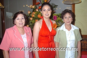09072008
Sara Gabriela González Enríquez en su despedida de soltera acompañada de María Elena y Elva Norma González