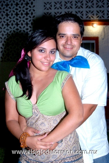 06072008
Anaís Dena Hernández y su novio José Ángel Ramírez Ávila.
