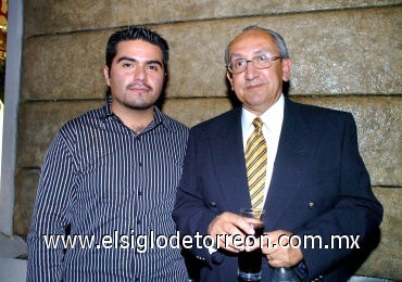 06072008
Carlos Alvarado y Jorge Rangel, funcionarios de la firma refresquera que se sumó a la lista de patrocinadores del Club Santos Laguna