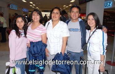 19072008
Sandra, Claudia, Yolanda, Fernando y Ariadna llegaron de visita, procedentes de la Ciudad de México