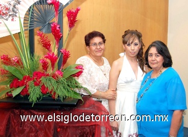 13072008
Samantha Pérez Herrera contraerá nupcias con Antonio Mendoza Ruelas, por lo que fue despedida de su soltería con una reunión organizada por Ivonne Ruelas e Irma Herrera