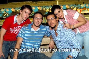 18072008
Vladimir, Dimitry y Almilcar Elizalde y Paty Gómez