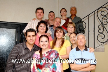 15072008
Mónica Sofía Luna y Roberto Lavín Sylveira celebraron su despedida de solteros en compañía de Javier, Chacha, Andrea, Luis, Cecilia, Joaquín, Armida, Felipe, Ángeles, Mari