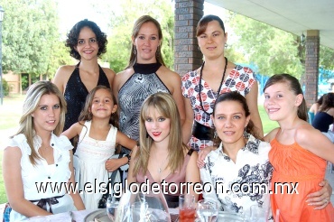 16072008
Vanessa Sierra, Ángela de Barrios, Norah Salazar, Mary Gaby Salazar, Fabiola de Fahur, Gaby de Salazar, Cecy Delgado y Ana Sofía Salazar
