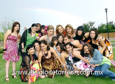 17072008
La festejada con sus amigas, Maribel, Gaby, Maribel, Andrea, Brenda, Mariana, Marisol, Mariana, Jenny, Karime, Ale, Gaby, Mayra, Trini, Martha, Diana y Marisa