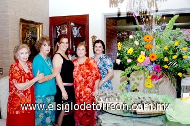 19072008
María Inés junto a su abuelit, Margarita Martínez de Herrera, su mamá, Margarita Herrera de González-Treviño, su tía,Cristina Herrera de Cobos y su prima Cristina Cobos