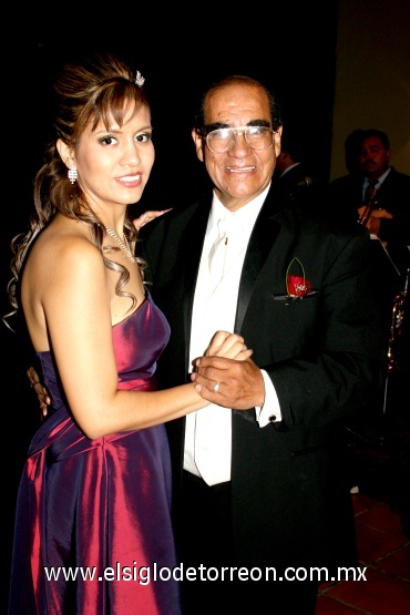18072008
Lic. Eduardo Alvarado Chávez a lado de su hija Dra. Kathy Orquídea Alvarado Morales