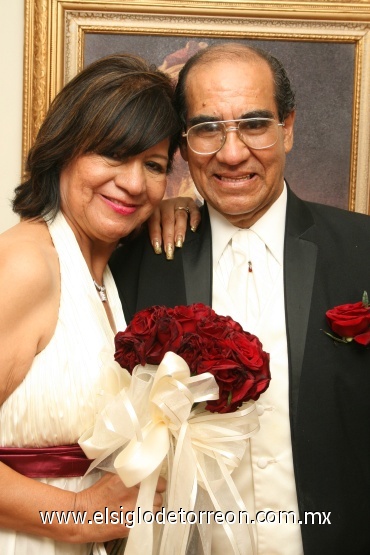 18072008
Lic. Eduardo Alvarado Chávez y Lic. Maricarmen Morales de Alvarado, festejando sus Bodas de Rubí