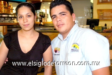 20072008
Lorena Solano Moreno y Román Uriel García en el boliche