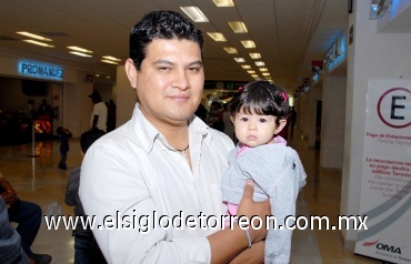 22072008
Partieron con rumbo a Mazatlán José Barajas y María Jose Barajas Rodríguez