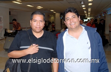 24072008
José Luis González y Eduardo Rivadeneyra se fueron en plan de negocios a la Ciudad de México