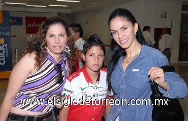 24072008
Susana Lomas, Brayan Carrasco y Nancy Lomas se fueron a la Ciudad de México