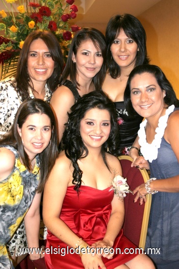 22072008
Érika acompañada de Evelin Galindo, Penélope Galindo, Mary Carmen Cortez, Martha Ordaz y Moyel Ibarra.