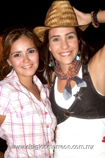 21072008
Shelssy Arroyo y Gaby Barrón.