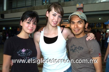 22072008
Érika Ugalde, Alix Flores y Santos Reyes.
