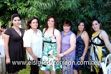 23072008
Alejandra en la compañía de Adriana Piña, Angélica García, Nena Mendoza, Karla y Karen Mendoza