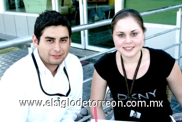 24072008
Marcos Alanís y Sarahí Bojorques