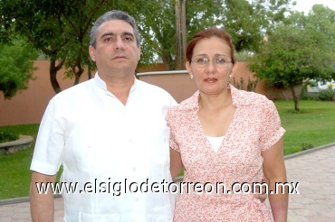 27072008
Manuel Alanís y Lorena de Alanís.
