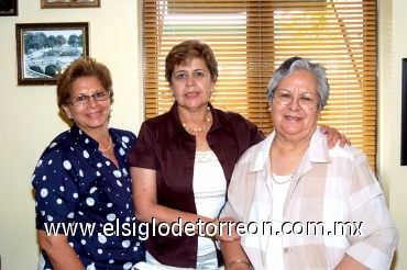 22072008
Alicia junto a Ofelia de González y Naty de González.