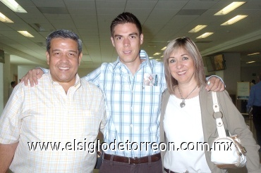 29072008
Roberto Carmona viajó a México y lo despidieron Elizabeth de Carmona y Roberto Carmona