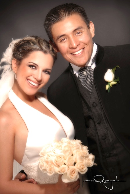 Sr. Luis Carlos Cruz Villegas y Srita. Ana Paola Meraz Delgado contrajeron matrimonio en la capilla del Santo Cristo el sábado 12 de julio de 2008. 

Estudio Laura Grageda