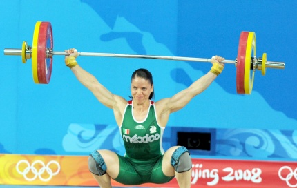 La mexicana Luz Mercedes Acosta, quien participa en halterofilia en la categoría de menos de 63 kilogramos quedó en primer sitio en la ronda de clasificación.