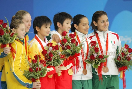 La pareja china de Wang Xin y Chen Roulin conquistó el oro con 363.54 puntos en cinco clavados, la plata fue para las australianas Briony Cole y Melissa Wu con 335.16 unidades y el bronce para Paola y Tatiana con 330.06 puntos.
