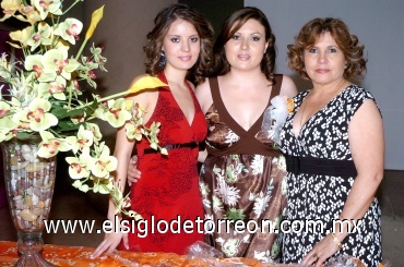 03082008
Daniela acompañada de Valeria Serrano y Elvira de Serrano.
