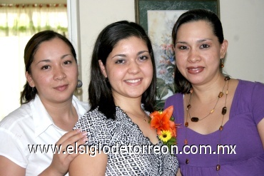 03082008
Rosa Karina acompañada de sus hermanas Karla y Érika Becerra Silva