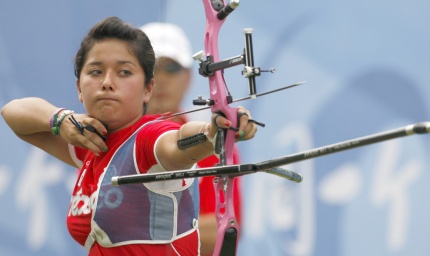 En la competencia realizada bajo un clima lluvioso, la experimentada Kwon se impuso también a Mariana Avitia, de sólo 14 años de edad, por 105 puntos a 99, y así logró su pase a las semifinales de la justa veraniega.