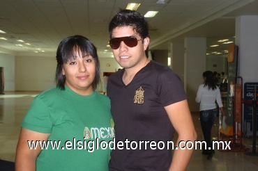 06082008
Emilia Díaz viajó a Panamá y fue despedida por Alejandro Ramírez