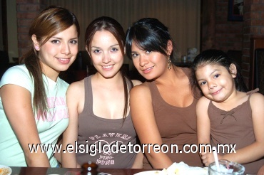 04082008
Frida, Stivaliz, Marcela y Samantha.