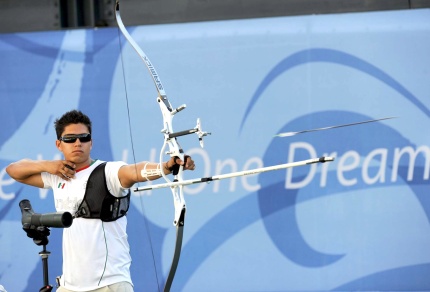El mexicano Juan René Serrano perdió la medalla de bronce tras caer ante el ruso Bair Badenov por 115-110 puntos, y se tuvo que conformar con el cuarto lugar en el torneo de tiro con arco de los Juegos Olímpicos Beijing 2008.