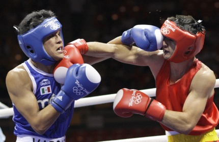 No tuvo su mejor actuación el mexicano Francisco Javier Vargas, que vio como en su segunda pelea olímpica, el rumano Georgian Popescu le desconcertó con su estilo y cayó derrotado por puntos (14-4) dentro de la categoría del peso ligero (60 kilos).