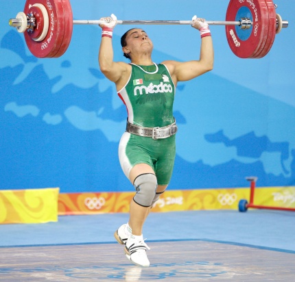 La mexicana Damaris Aguirre cumplió con una buena participación en el levantamiento de pesas, categoría 75 kilogramos, de los Juegos Olímpicos Beijing 2008, al terminar en la sexta posición.