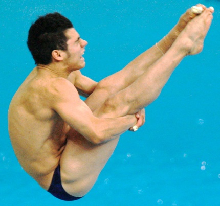 El mexicano Yahel Castillo se ubicó en la tercera posición para avanzar a la ronda de semifinales en la prueba de clavados, trampolín tres metros.