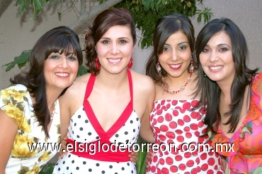 10082008
Liliana Guerrero Garza fue despedida de soltera con una reunión organizada por su mamá Miriam Garza Méndez y sus hermanas Miriam y Luisa Guerrero Garza