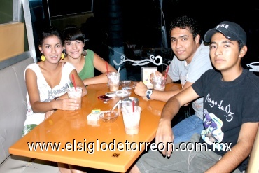 09082008
Berinka González, Paula Villagrana, Cristian González y Mario González