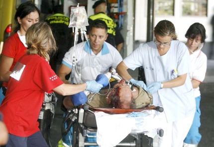 Al menos un centenar de personas murieron y unas 25 resultaron heridas de diversa consideración.