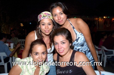 10082008
Ale Gámez, Cecy Aguilar, Grisel Alcalá y Lizeth Gilbert.