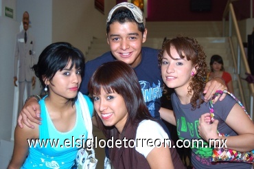 10082008
Belem Hernández, Marimar Domínguez, Karla Favela y Pepe Verdeja.