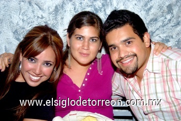 10082008
Rocío Monroy, Mariel Román y Roberto Ayala