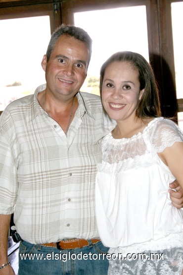 13082008
Francisco Dávila Martínez festejó a su novia Verónica Sánchez Cantú en su cumpleaños