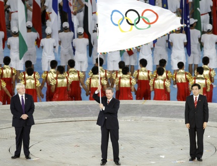 Esta noche, llegamos al final de 16 días gloriosos que recordaremos por siempre', dijo el presidente del COI Jacques Rogge a la audiencia en el Estadio Nacional. 'Por medio de estos juegos, el mundo ha aprendido más de China, y China ha aprendido más sobre el mundo'.