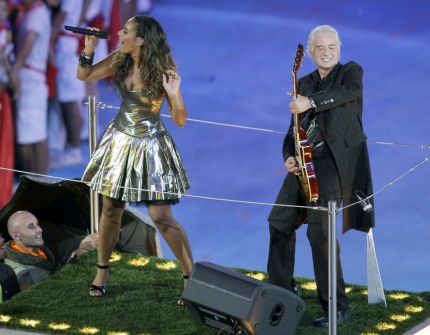 Londres, anfitriona de las Olimpiadas del 2012, recibió ocho minutos para una presentación que incluyó al guitarrista de Led Zeppelin Jimmy Paje y la cantante Leona Lewis.