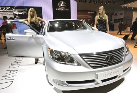 El Lexus LS 460 es uno de los coches más recomendables para viajar por todo aquello que está relacionado con el confort y sus cualidades dinámicas. La relación entre precio, potencia y equipamiento es mejor que el resto.